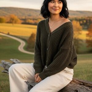 Oversize Cropped Design Lab Lord & Taylor Dark Green  Knit Sweater Size M Soft